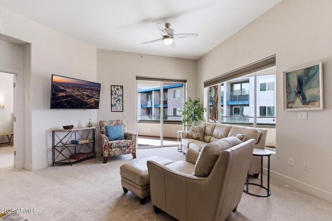 Building Photo - 945 E Playa Del Norte Dr