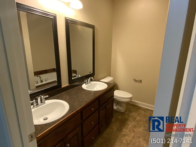 Building Photo - 7503 Royal Oaks Dr