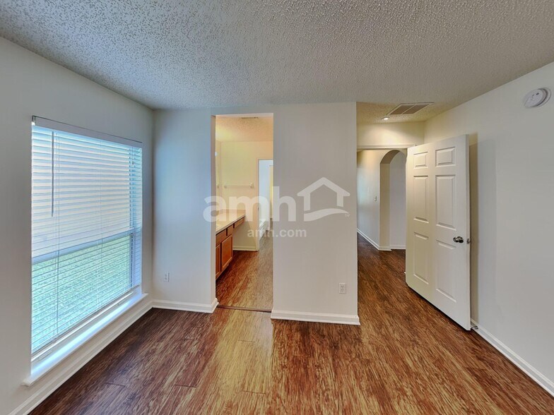 Building Photo - 12690 Richfield Blvd