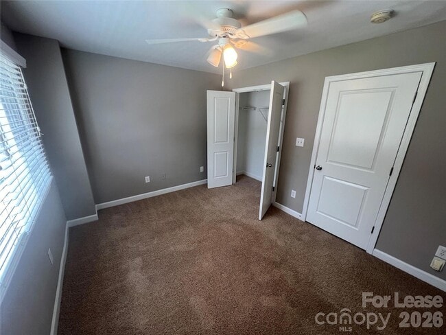 Building Photo - 1336 Green Oaks Ln