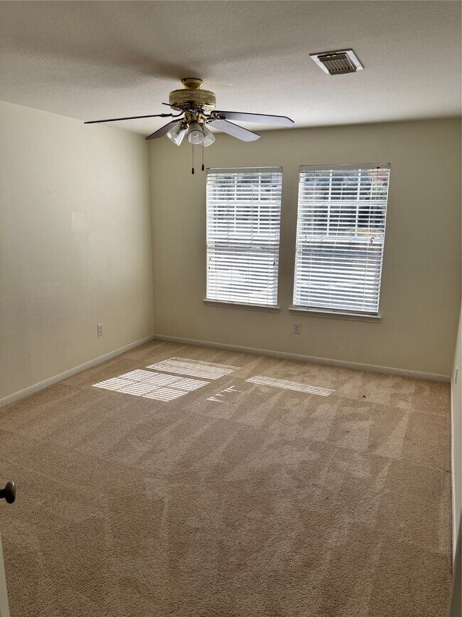 Building Photo - 16 Scarlet Woods Ct
