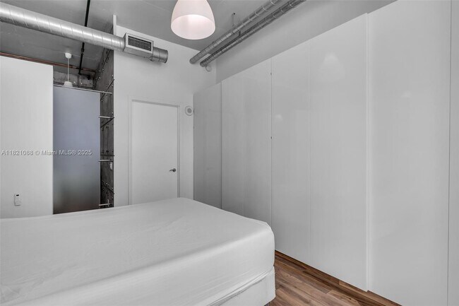Building Photo - 3029 NE 188th St