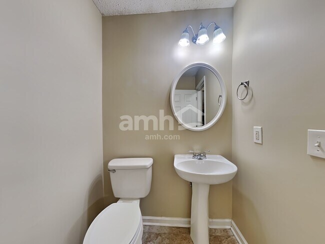 Building Photo - 2030 Clipstone Dr