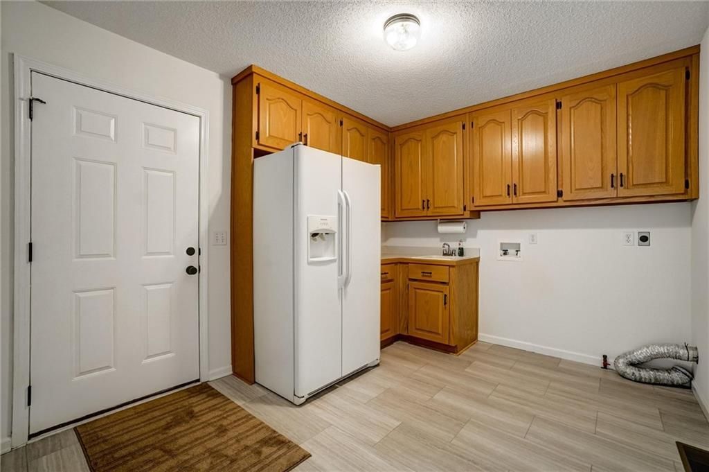 Building Photo - 701 Longview St