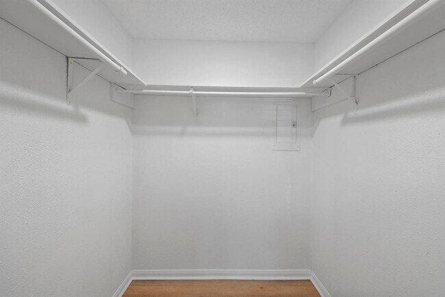 Building Photo - 700 Lyle W Ave