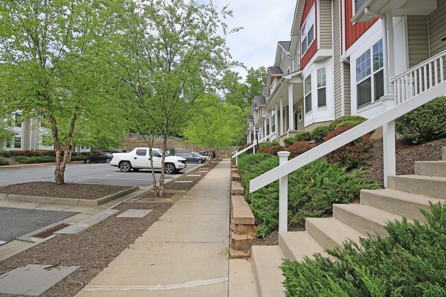 Building Photo - Berkshire Landing Townhome Close to Shops ...