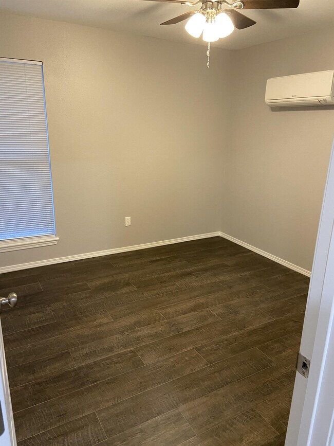 Building Photo - 507 W Broadway St