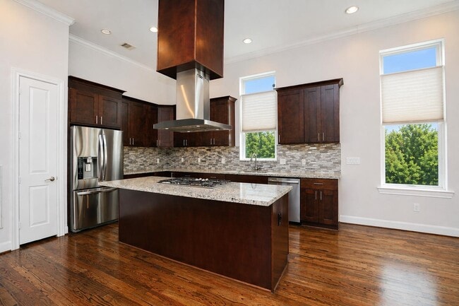 Building Photo - 2212 Stuart St