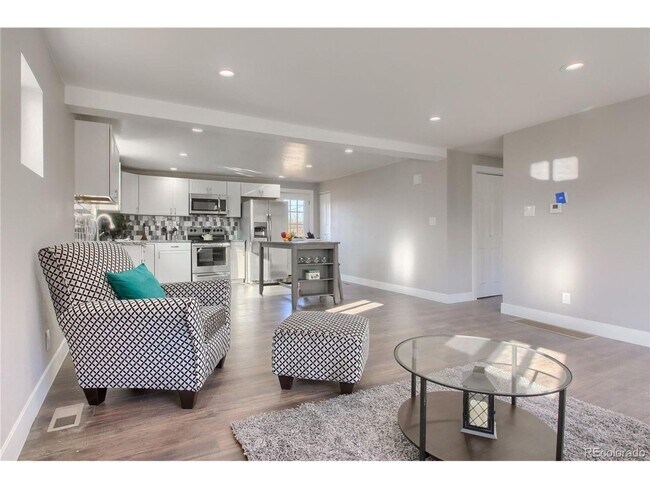 Building Photo - BEAUTIFUL 3bd/2ba Home in Denver, CO! Avai...