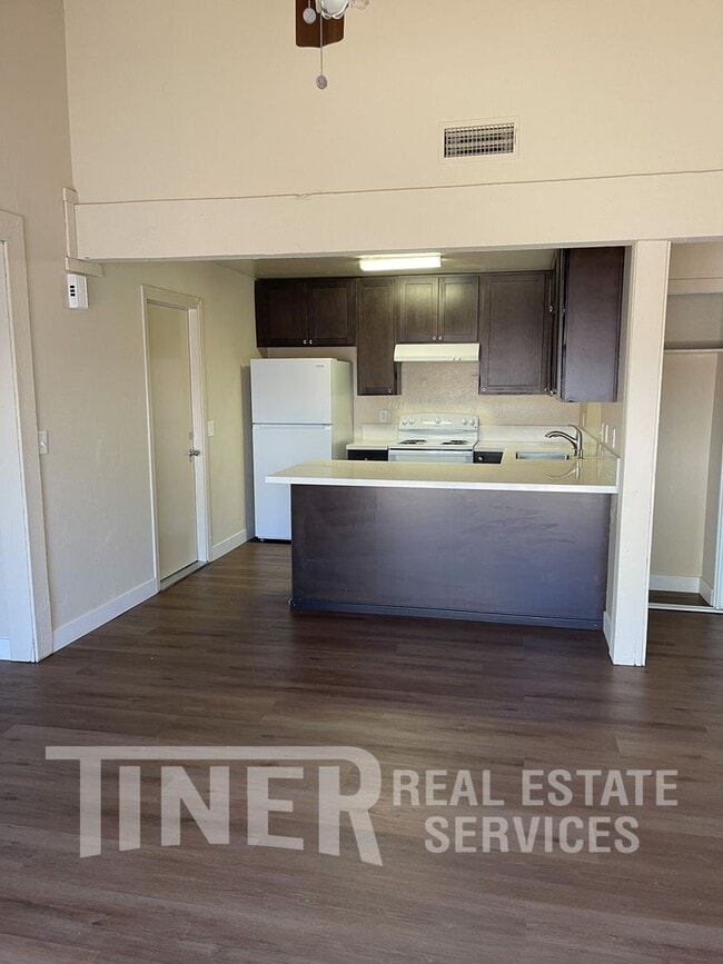 Building Photo - 7827 Zenith Dr