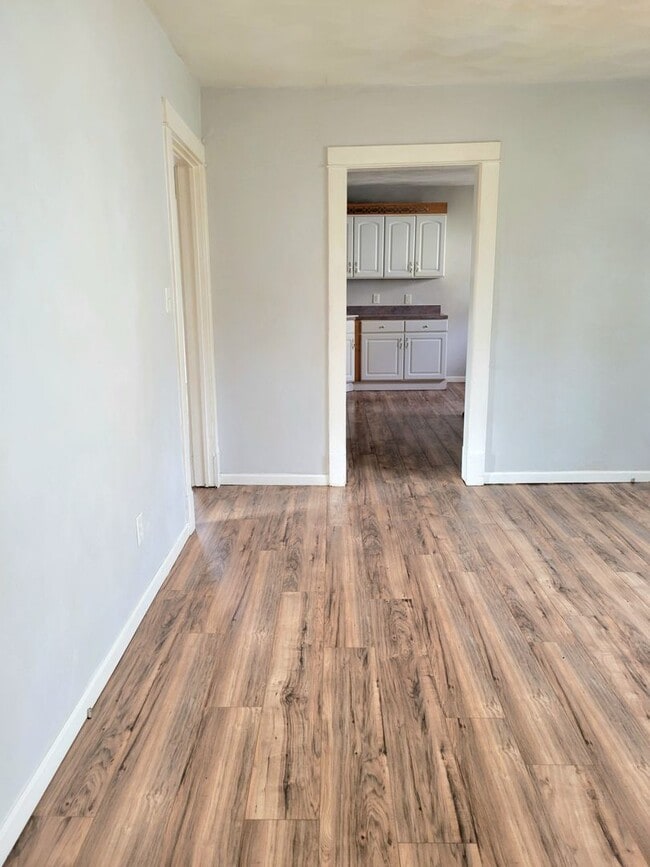 Building Photo - Updated and rent ready...450 Hamilton, Wood River