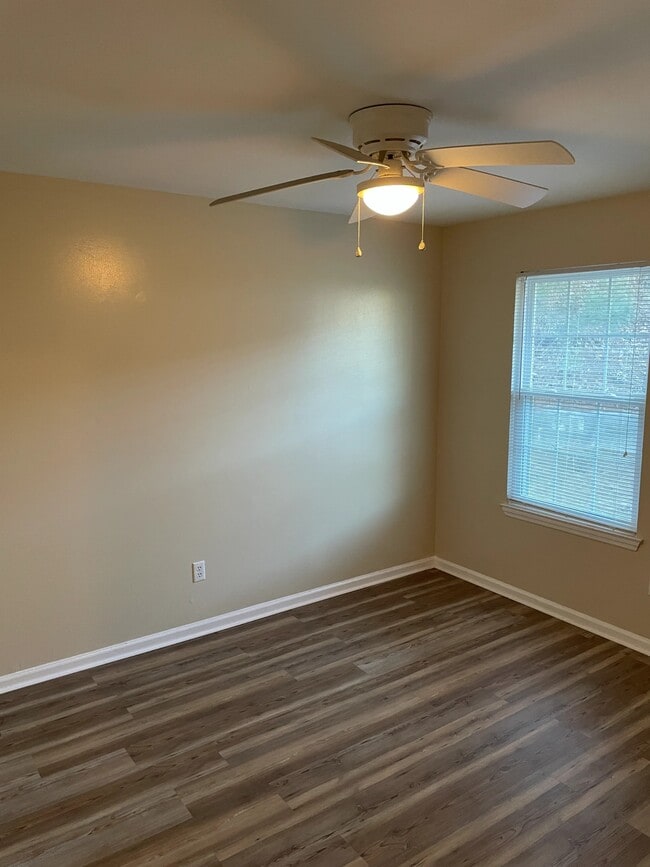 Building Photo - 2817 Ridgecrest Dr