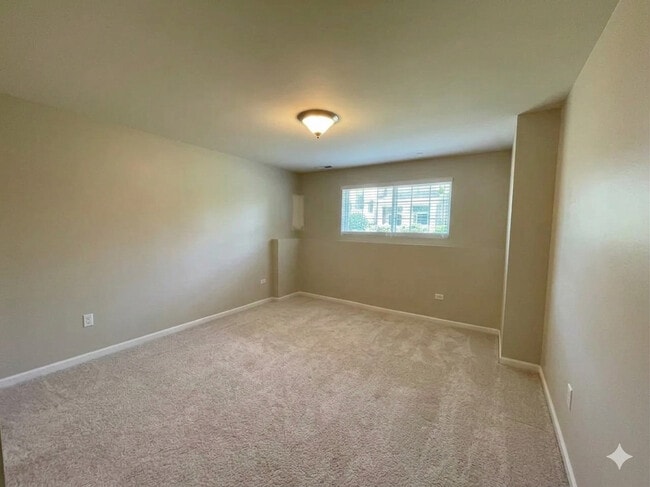 Building Photo - 2889 Henley Ln