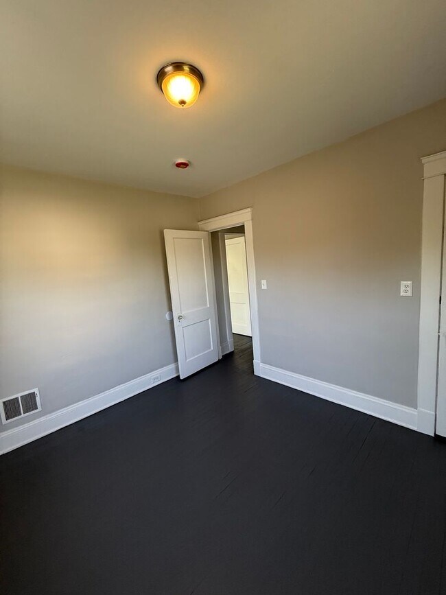 Building Photo - SECTION 8 & EDEN Accepted! - Fully Renovat...