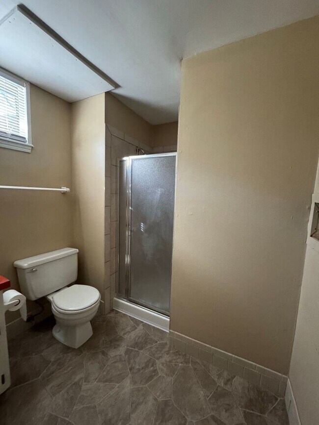 Building Photo - Comfort & Convenience in Shawnee – 3BR Duplex Coming Soon!