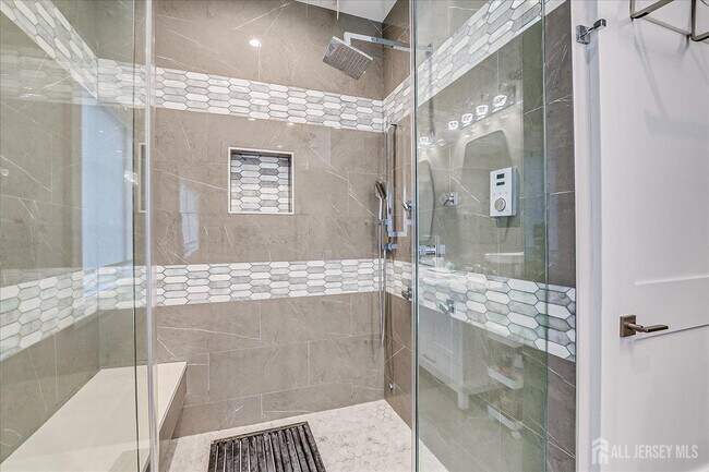 Building Photo - 3979 Park Ave