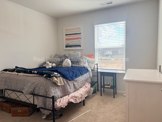 Building Photo - 58 Sweet Mdw Rd