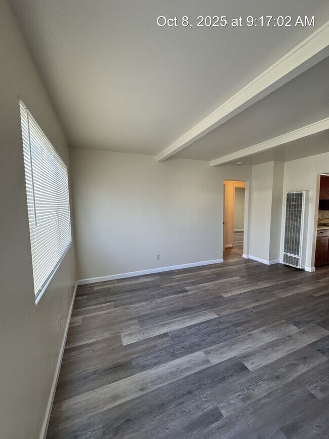 Building Photo - 3237