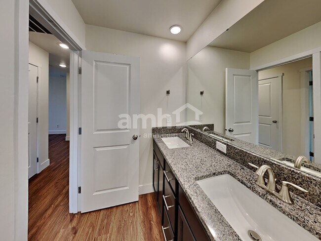 Building Photo - 33084 Ten Trails Pkwy