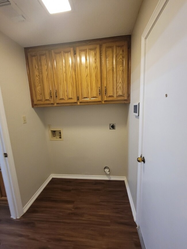 Building Photo - Stunning 3-2-2 in Arlington