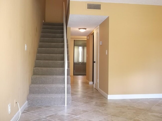 Building Photo - 743 SE 1st Way