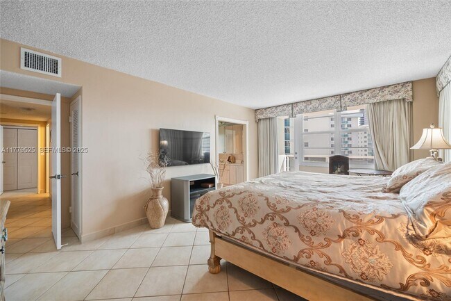 Building Photo - 3725 S Ocean Dr