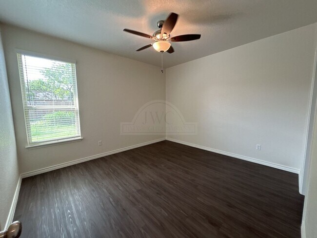 Building Photo - 5112 Rose Gdn Lp