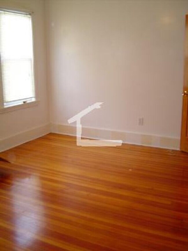 Building Photo - Wallingford 3 Bed