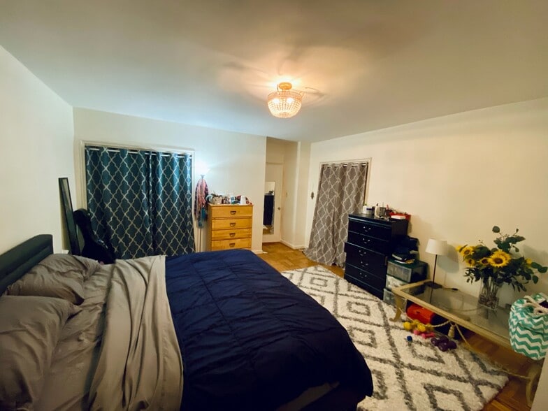 Main bedroom - 4301 Massachusetts Ave NW