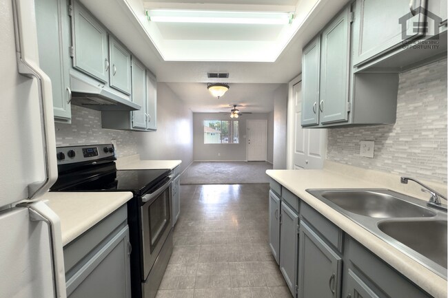 Building Photo - 529