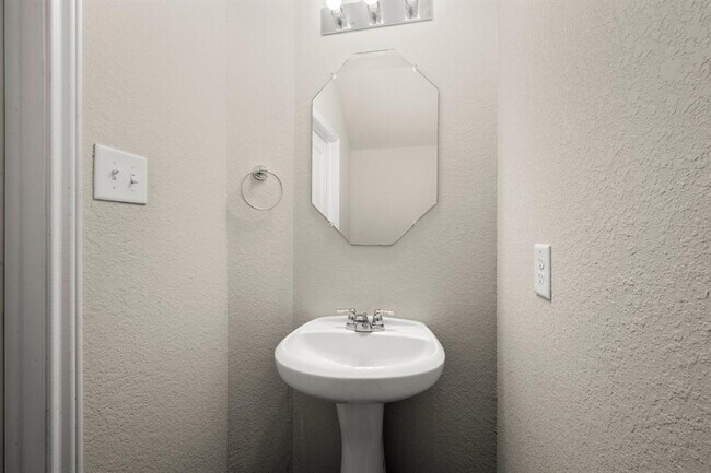 Building Photo - 22127 Regal Heights Dr