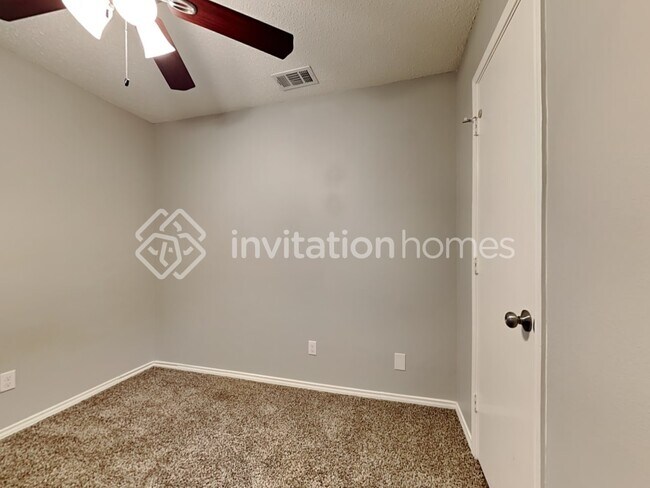 Building Photo - 1737 Creekbend Dr