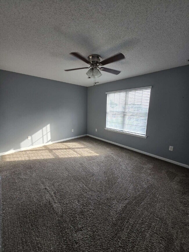 Building Photo - Fenced in 4 Bed /2 Bath House in Ringgold