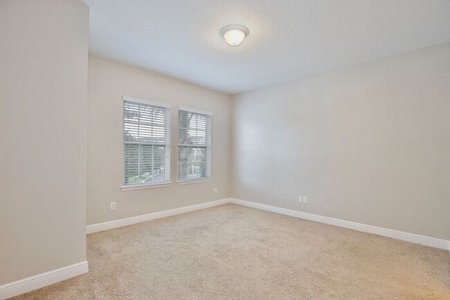 Building Photo - Beautiful 3/2.5 Spacious Townhome with a Private Courtyard and a 2 Car Garage in the Desirable Sa...