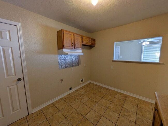 Building Photo - 3820 W Lynwood Dr