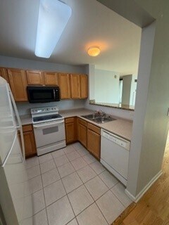 Building Photo - 345 N La Salle Dr