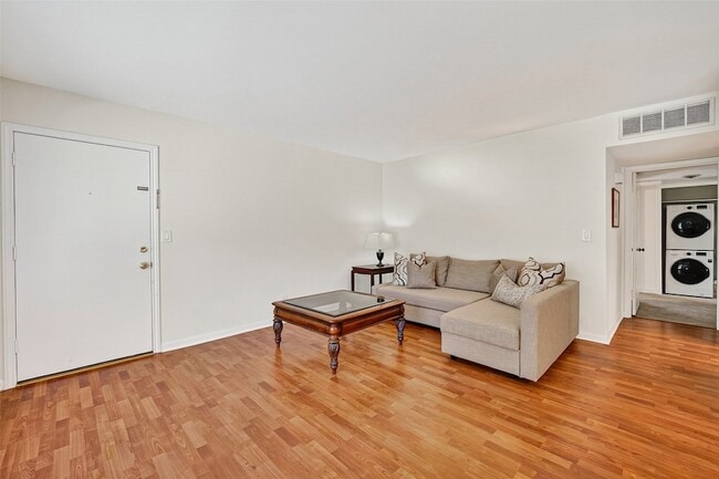 Building Photo - 6466 Bayou Glen Rd