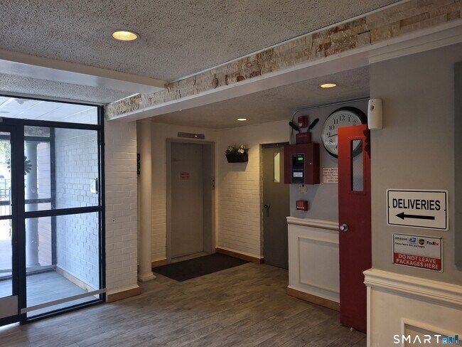 Building Photo - 393 Laurel Ave