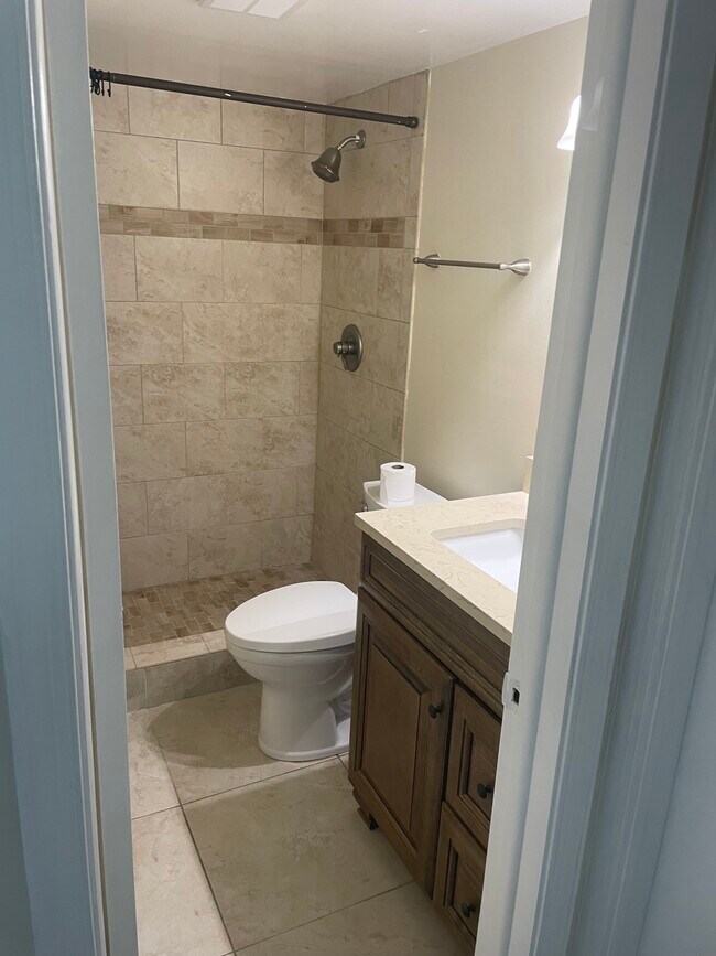 Building Photo - 9420 Poinciana Pl