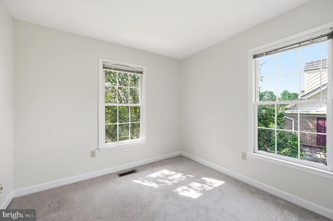 Building Photo - 6030 Kelsey Ct