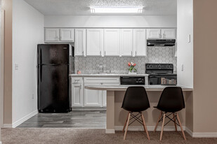 Renovated-1 BD, 1 BA - 576SF - LeMans Apartments of Lakeland