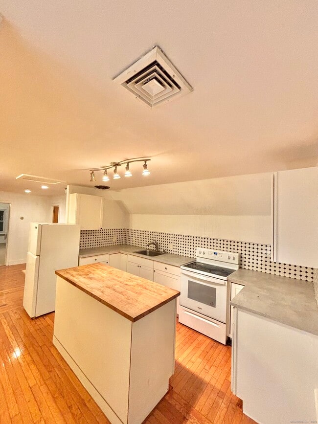 Building Photo - 178 Sherman Ave