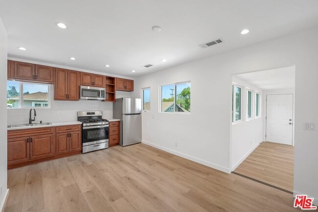 Building Photo - 510 E Palmer Ave