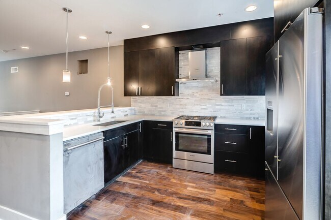 Building Photo - Northern Liberties Townhome with Garage