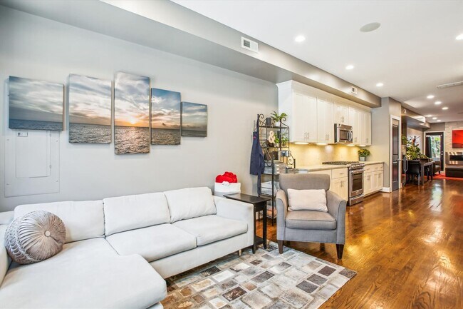 Building Photo - 2 BED PLUS DEN!!! * Fully Furnished and Fa...