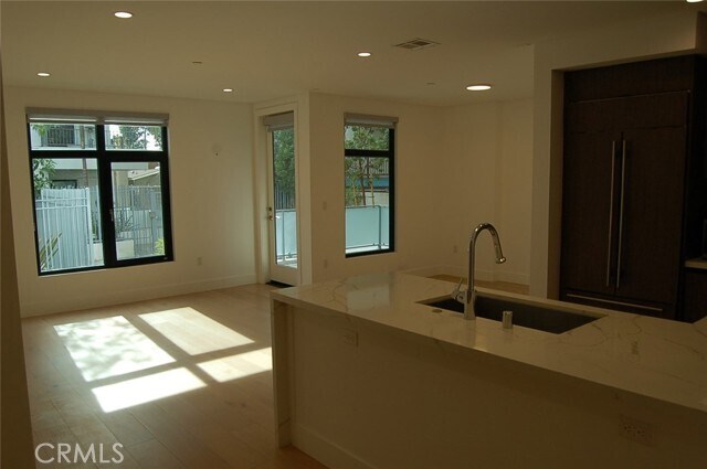 Building Photo - 399 E Del Mar Blvd