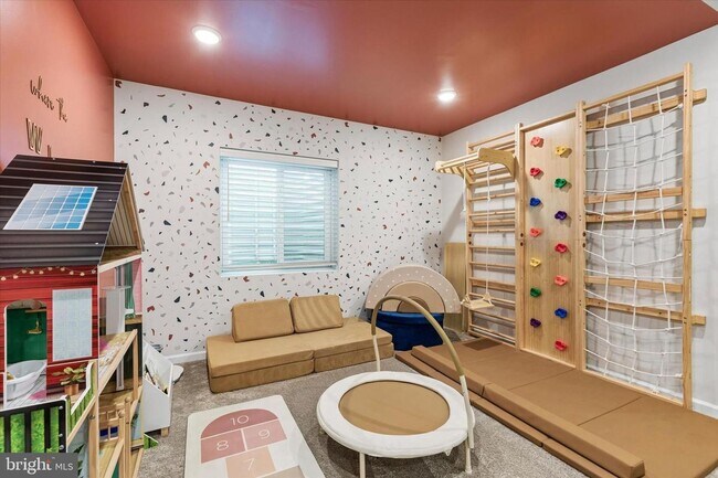 Building Photo - 619 America Dr
