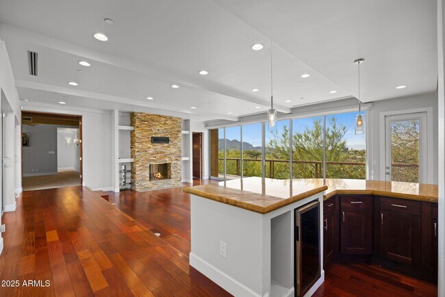 Building Photo - 4820 E Cottontail Run Rd