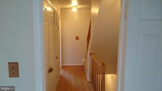 Building Photo - 618 N Tazewell St
