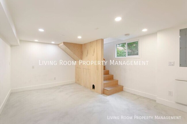 Building Photo - 5927 NE 31st Ave